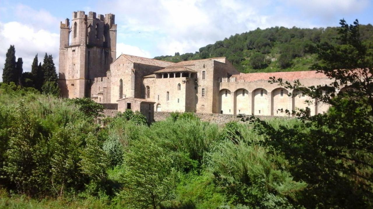 Maison De Caractere Face A L Abbaye De Lagrasse